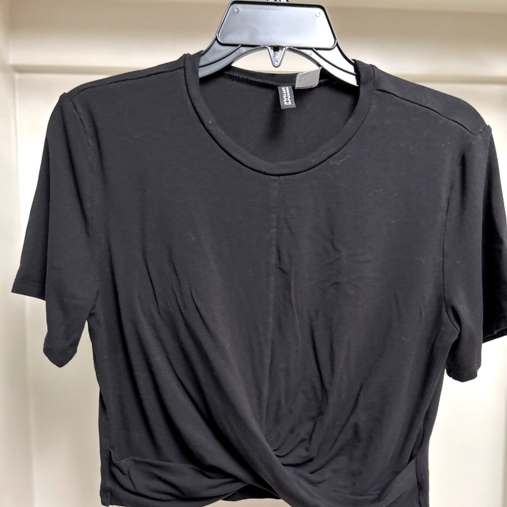 Women’s black short sleeved top
